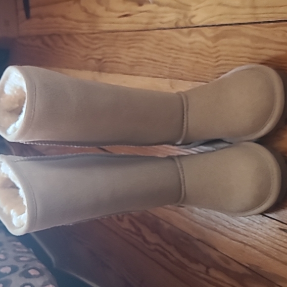 Boots - Picture 2 of 4